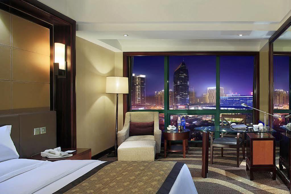 Empark Grand Hotel Chongqing Exterior photo