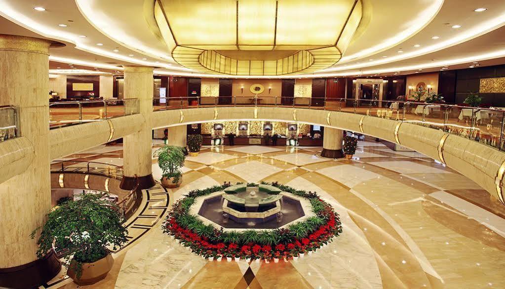 Empark Grand Hotel Chongqing Exterior photo